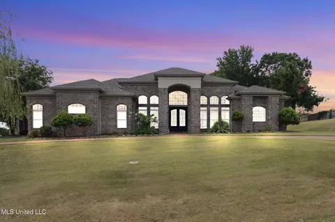 1461 Fountain Gate Dr E, Hernando, MS 38632