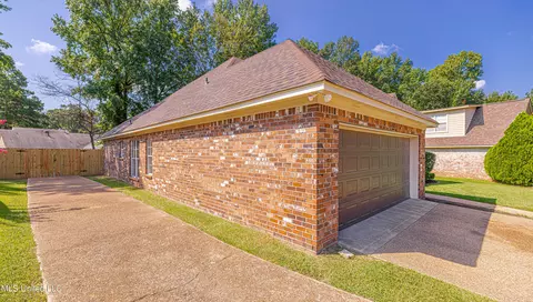 5817 Lake Trace Cir, Jackson, MS 39211 photo 4