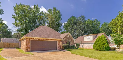 5817 Lake Trace Cir, Jackson, MS 39211 photo 2