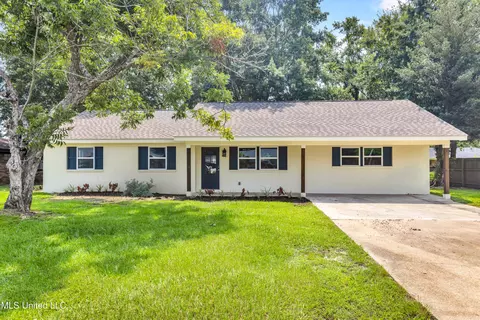 2223 Popps Ferry Rd, Biloxi, MS 39532