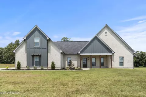 10220 Green River Rd, Lake Cormorant, MS 38641