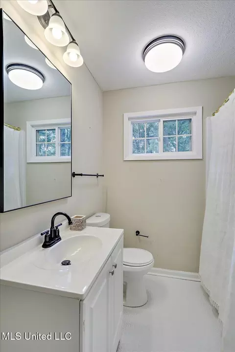 Bath - 105 Mcree Dr, Clinton, MS 39056 photo 2 of 2