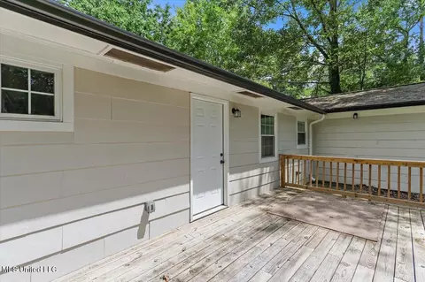 Exterior - 105 Mcree Dr, Clinton, MS 39056 photo 4 of 7