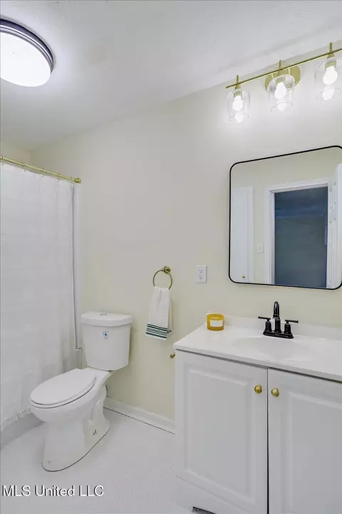 Bath - 105 Mcree Dr, Clinton, MS 39056 photo 1 of 2