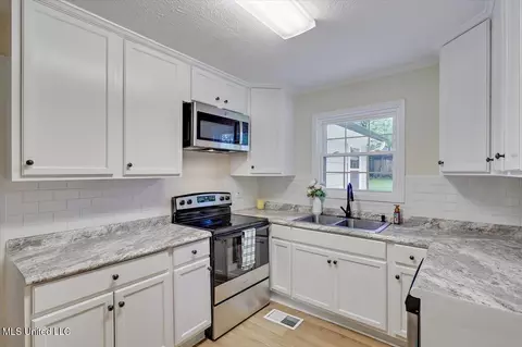 Kitchen - 105 Mcree Dr, Clinton, MS 39056 photo 1 of 3