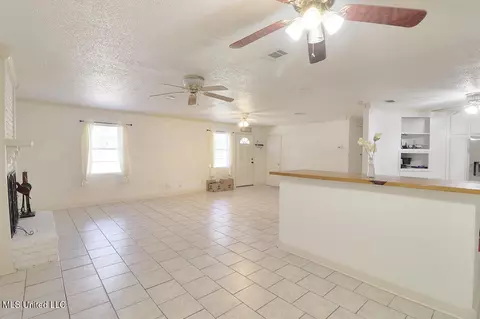 Living - 205 Alyce Pl, Long Beach, MS 39560 photo 3 of 3