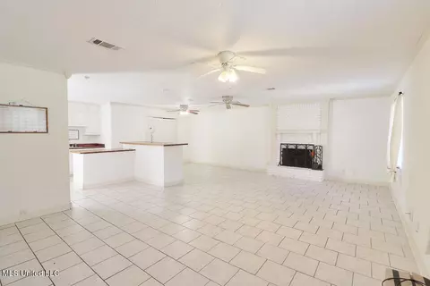 Living - 205 Alyce Pl, Long Beach, MS 39560 photo 1 of 3