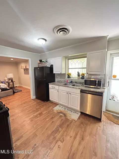 Kitchen - 218 Westview Cir, Mccomb, MS 39648 photo 1 of 1