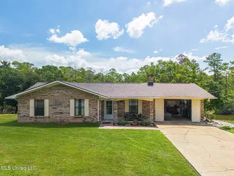 1804 Seacrest Dr, Gautier, MS 39553