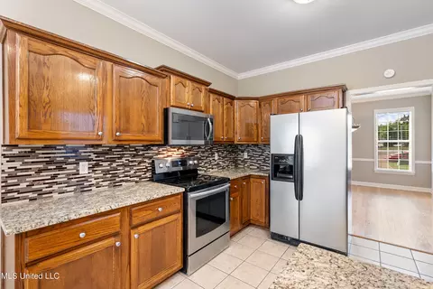 Kitchen - 7056 Apache Dr, Olive Branch, MS 38654 photo 2 of 3