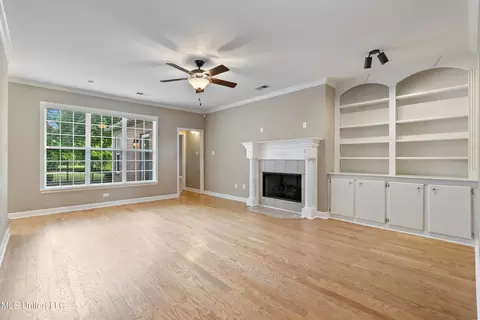 Living - 7056 Apache Dr, Olive Branch, MS 38654 photo 1 of 2