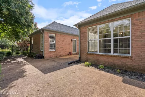 Exterior - 7056 Apache Dr, Olive Branch, MS 38654 photo 5 of 10