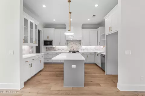 Kitchen - 137 Hunters Way, Madison, MS 39110 photo 1 of 2