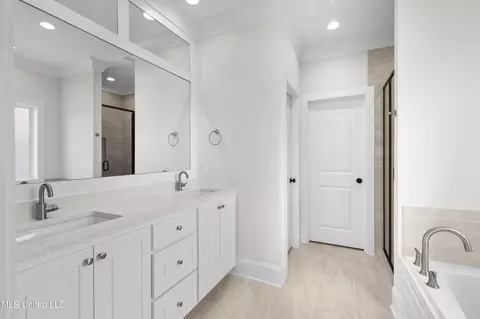 Bath - 137 Hunters Way, Madison, MS 39110 photo 1 of 2