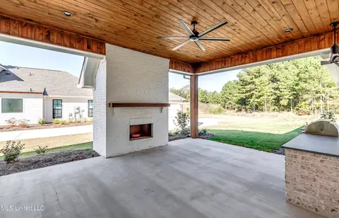Exterior - 625 Big Valley Loop, Flowood, MS 39232 photo 9 of 11
