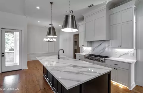 Kitchen - 625 Big Valley Loop, Flowood, MS 39232 photo 4 of 8