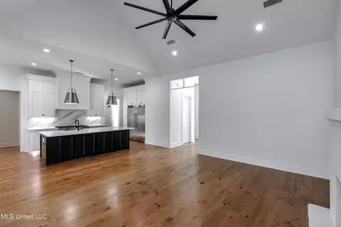 Living - 625 Big Valley Loop, Flowood, MS 39232 photo 3 of 5