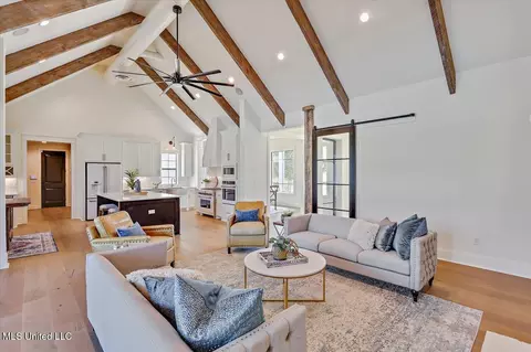 Living - 543 Clark Stables Rd, Brandon, MS 39047 photo 3 of 4