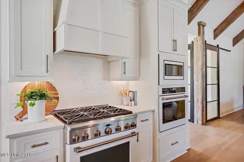 Kitchen - 543 Clark Stables Rd, Brandon, MS 39047 photo 5 of 6