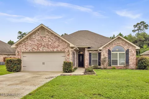 74 Tantallon Dr, Ocean Springs, MS 39564