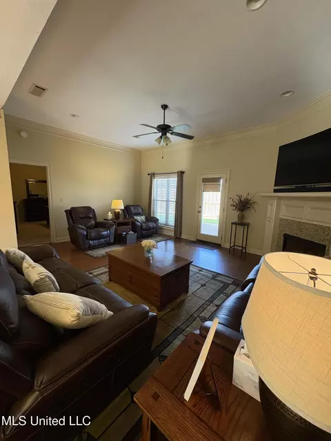 Living - 624 Westhill Rd, Brandon, MS 39042 photo 1 of 1