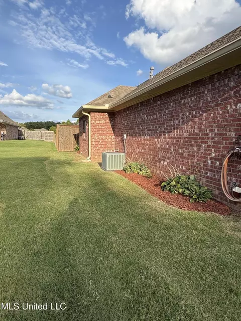 Exterior - 624 Westhill Rd, Brandon, MS 39042 photo 3 of 3