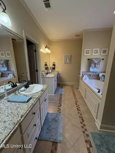 Bath - 624 Westhill Rd, Brandon, MS 39042 photo 1 of 4