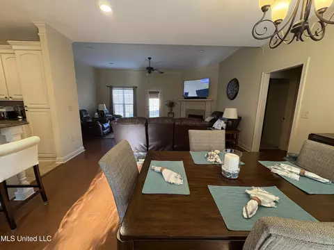 Dining - 624 Westhill Rd, Brandon, MS 39042 photo 2 of 3