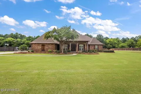 216 Meadowlands Dr, Brandon, MS 39047