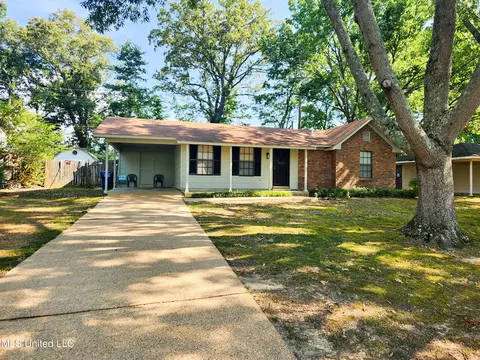 5646 Briarwood Dr, Horn Lake, MS 38637