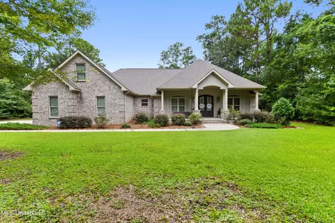 7201 S Park Ridge Dr, Moss Point, MS 39562