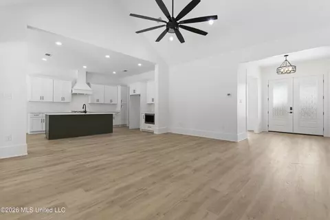 Entry Way - 4181 Longleaf Pl, Saucier, MS 39574 photo 4 of 10