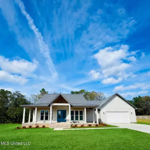 4181 Longleaf Pl, Saucier, MS 39574