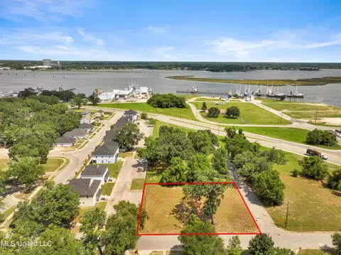 427 Heidenheim Ave, Biloxi, MS 39530