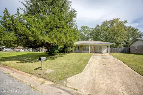 4213 Yosemite Dr, Ocean Springs, MS 39564