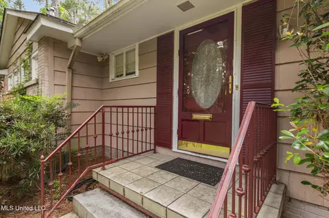 Exterior - 5430 Pine Lane Dr, Jackson, MS 39211 photo 4 of 16