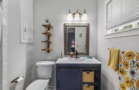 Bath - 5430 Pine Lane Dr, Jackson, MS 39211 photo 1 of 3