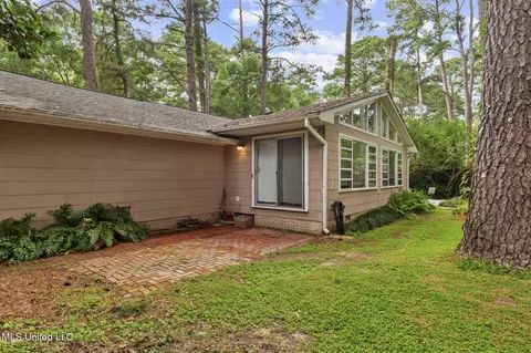 Exterior - 5430 Pine Lane Dr, Jackson, MS 39211 photo 15 of 16