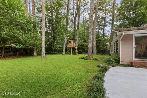 Exterior - 5430 Pine Lane Dr, Jackson, MS 39211 photo 9 of 16
