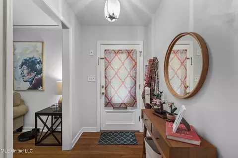 Entry Way - 5430 Pine Lane Dr, Jackson, MS 39211 photo 2 of 2