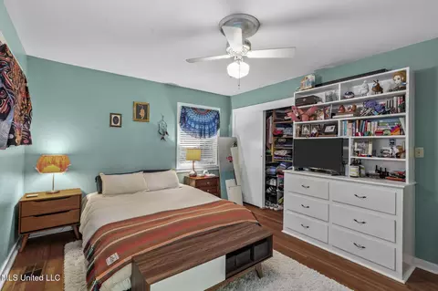 Bedroom - 5430 Pine Lane Dr, Jackson, MS 39211 photo 2 of 6