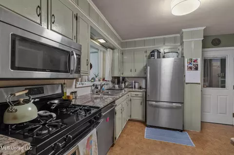Kitchen - 5430 Pine Lane Dr, Jackson, MS 39211 photo 1 of 2