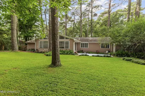 Exterior - 5430 Pine Lane Dr, Jackson, MS 39211 photo 11 of 16