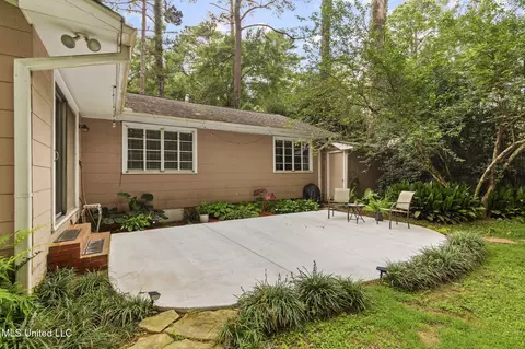 Exterior - 5430 Pine Lane Dr, Jackson, MS 39211 photo 7 of 16