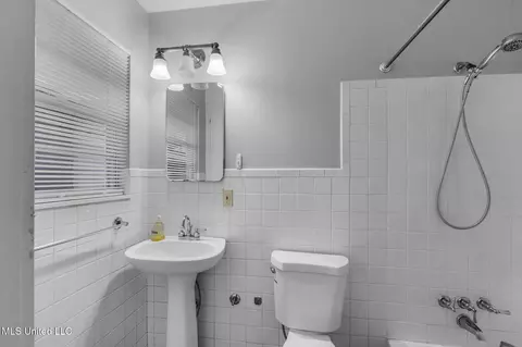 Bath - 205 Pimlico Pl, Jackson, MS 39211 photo 2 of 2