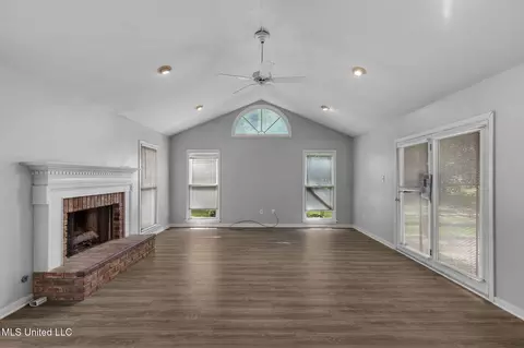 Living - 205 Pimlico Pl, Jackson, MS 39211 photo 2 of 3