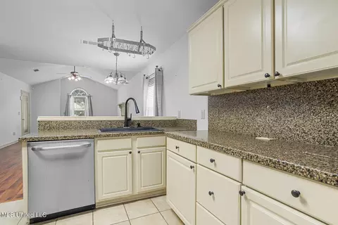 532 Mockingbird Cir, Brandon, MS 39047 photo 8
