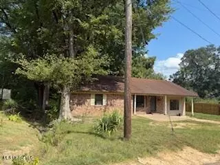 1502 Eckford St, Water Valley, MS 38965
