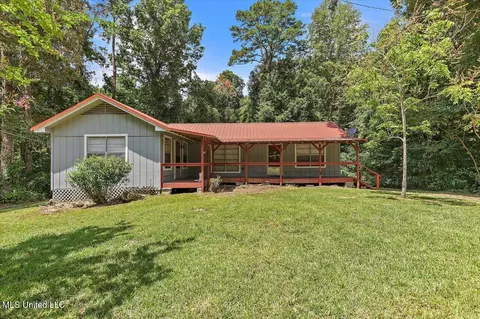 218 Applewood Ln, Brandon, MS 39042