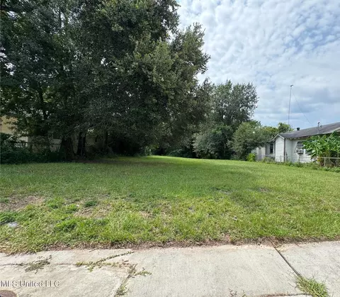 657 Walker St, Biloxi, MS 39530 photo 2